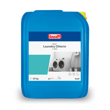Um recipiente azul com capacidade de 20 kg com a inscrição "Buzil Buz® Laundry Chlorin L 833 Líquido de Lixívia à Base de Cloro Ativo" da BUZIL-WERK Wagner GmbH & Co. KG, perfeito para a limpeza de têxteis. A embalagem destaca a máquina de lavar e o cesto de roupa, enfatizando sua função como lixívia líquida enriquecida com cloro ativo para um cuidado eficaz com a roupa.