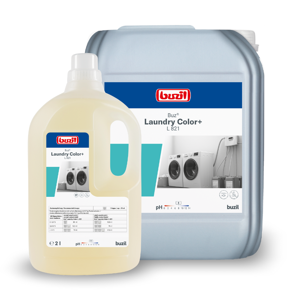 Na imagem, há dois recipientes com detergente líquido Buzil Buz®. O recipiente maior, cinza, tem a inscrição "Laundry Color+ L 821" da BUZIL-WERK Wagner GmbH & Co. KG e é destinado para roupas coloridas e delicadas, enquanto o recipiente menor, bege, oferece cuidado têxtil. Em ambos os recipientes, há máquinas de lavar e informações do produto nos rótulos.