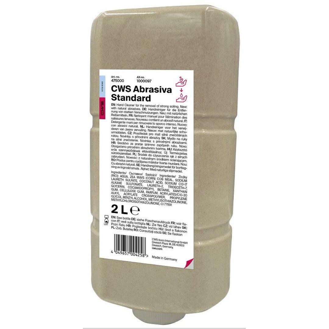 Uma garrafa de plástico bege com a inscrição "CWS Handreiniger Abrasiva, 2000 ml" da CWS possui um rótulo branco multilingue com detalhes do produto e ingredientes. Esta embalagem retangular e arredondada é um eficaz limpador de mãos fabricado na Alemanha.