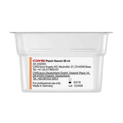 Uma imagem aproximada de um recipiente branco CWS ParadiseLine Fragrância para Casa de Banho para o Dispensador de Fragrâncias Paradise Air Bar, rotulado com informações do produto, dados da empresa, "Fabricado na Alemanha" e uma tampa transparente. Adequado para sistemas de fragrância de casa de banho.