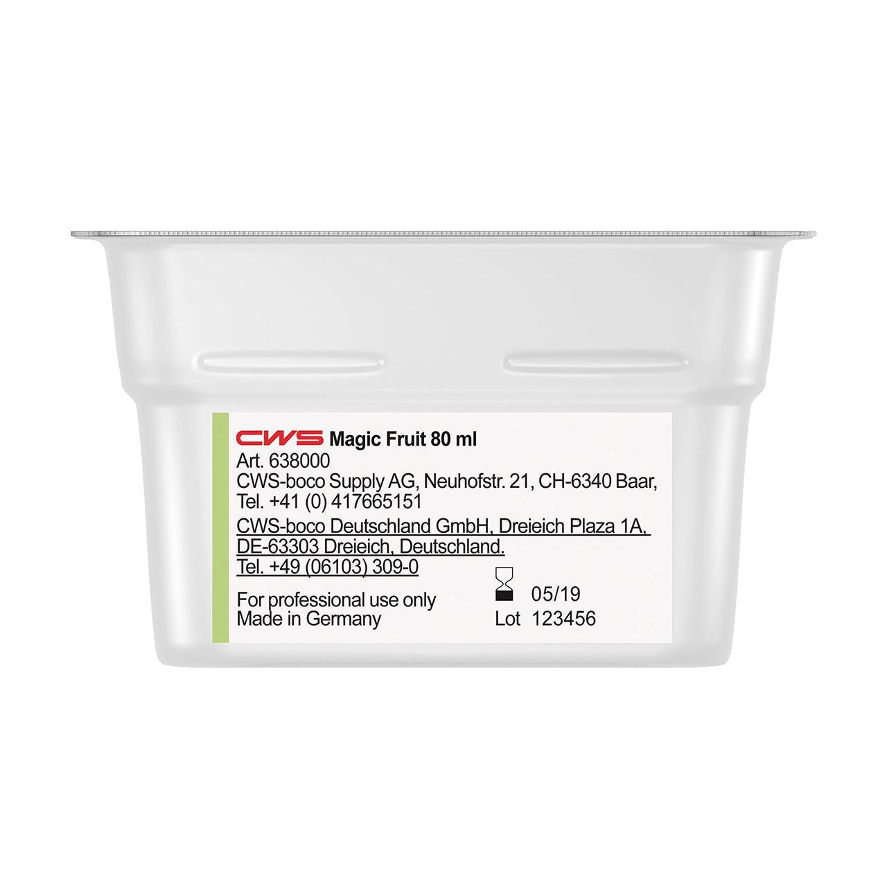 Um pequeno recipiente de plástico retangular com a inscrição "CWS ParadiseLine Fragrância para Casa de Banho para Dispensador de Fragrâncias Paradise Air Bar" da CWS, com dados de contato, informações do fabricante e instruções de uso em uma etiqueta lateral branca.