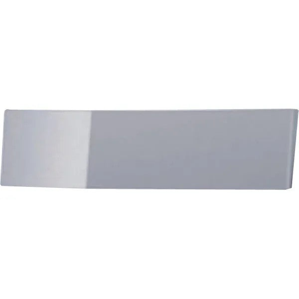 O painel frontal CWS para papel higiénico Paradise é um painel retangular ligeiramente arqueado da CWS, feito de metal ou plástico cinza liso e refletor, retratado sobre um fundo branco.