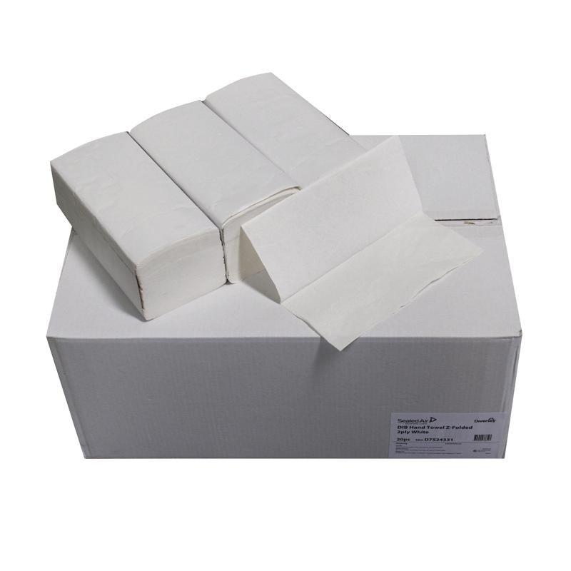 Uma caixa (20 pacotes) de toalhas de mão dobradas Diversey, dobra em V, 2 camadas, branco natural, feitas de papel reciclado, compatíveis com dispensador D1228913 - ideal para secagem higiénica das mãos.