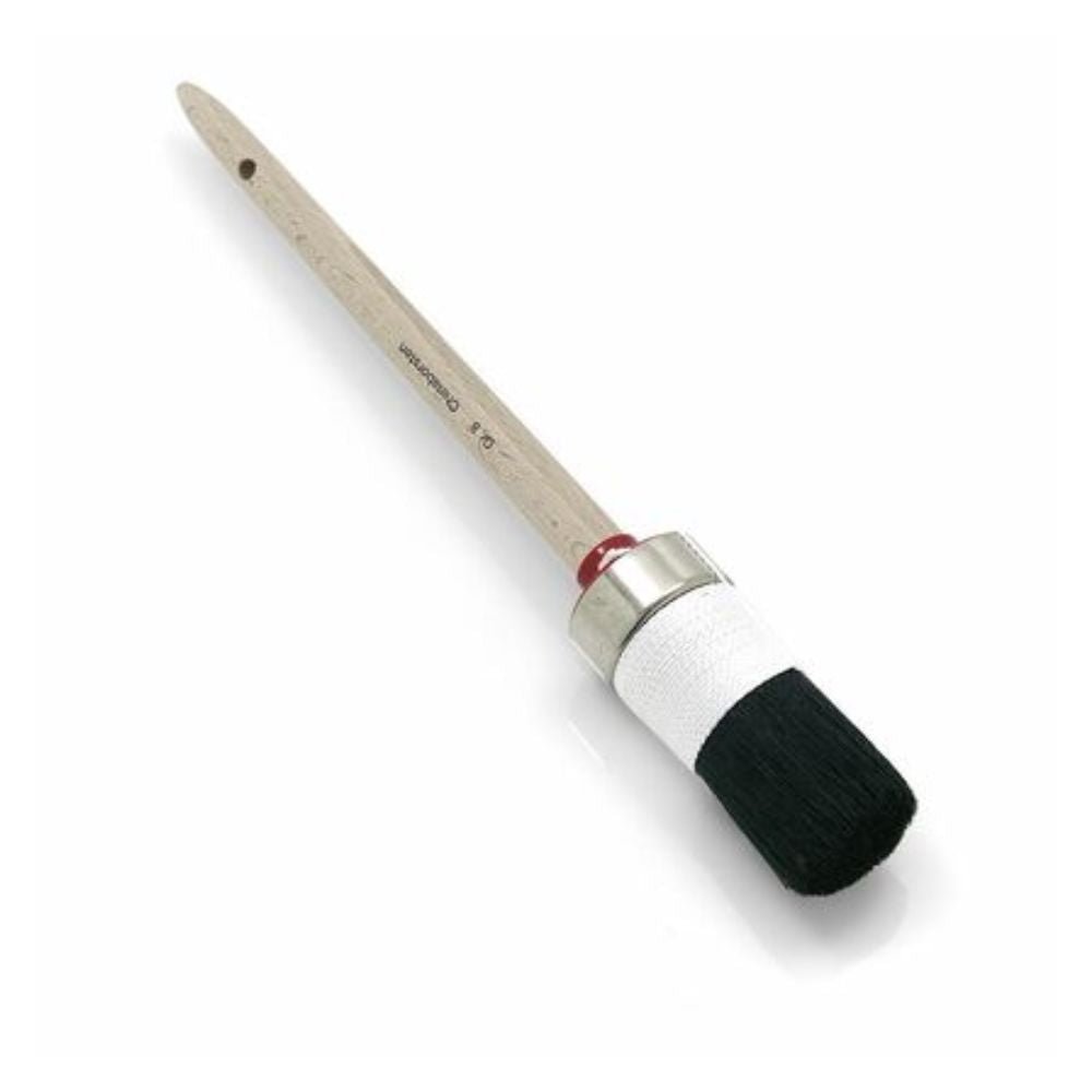 O pincel de anel Nölle Profi Brush possui um cabo de madeira com furo para pendurar, cerdas naturais e uma virola de metal parcialmente envolvida com fita adesiva branca, oferecendo assim desempenho de qualidade profissional.