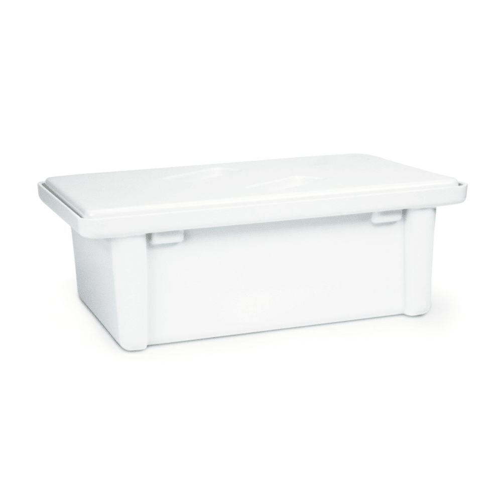 A bandeja de instrumentos Dr. Schumacher da Dr. Schumacher GmbH é um recipiente de armazenamento retangular branco de plástico com tampa e pés curtos nos cantos, projetado para a desinfecção de instrumentos médicos. Ilustrado em um fundo branco sólido.