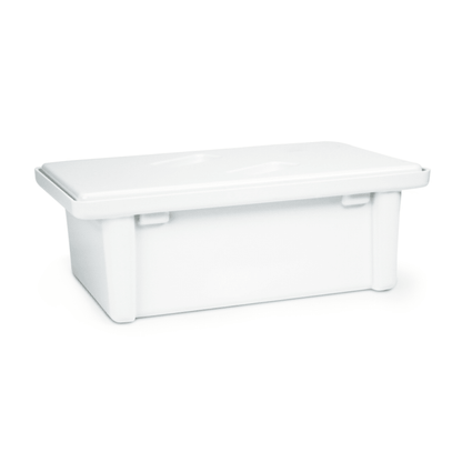 A bandeja de instrumentos Dr. Schumacher da Dr. Schumacher GmbH é um recipiente de armazenamento retangular branco de plástico com tampa e pés curtos nos cantos, projetado para a desinfecção de instrumentos médicos. Ilustrado em um fundo branco sólido.