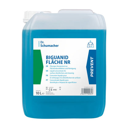 Um recipiente de 10 litros com líquido azul com a inscrição "Dr. Schumacher Biguanid Fläche NR Flächendesinfektion" da Dr. Schumacher GmbH é um concentrado de desinfecção de superfícies. O rótulo é multilíngue e destaca a eficácia na limpeza e desinfecção de superfícies com a palavra "Prevent".