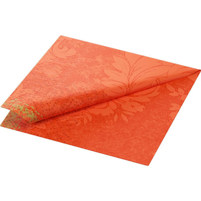 Um papel decorativo parcialmente dobrado em laranja, que se assemelha aos guardanapos de papel de 33 x 33 cm e 3 camadas com dobra de 1/4 da Duni GmbH, exibe um sutil padrão floral. A superfície ligeiramente brilhante e o design intricado contribuem para seu efeito ecológico.
