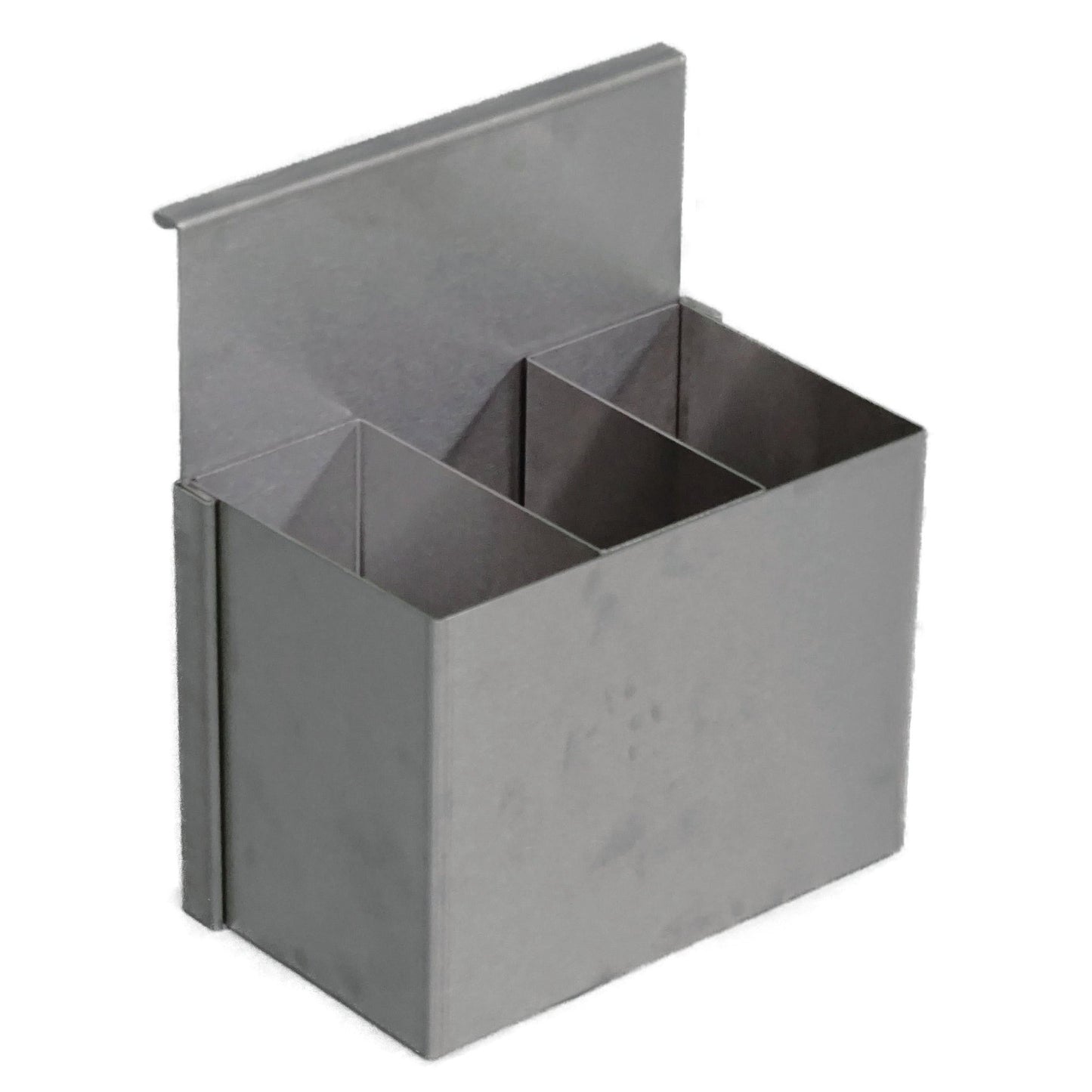 O recipiente de aço inoxidável Novocal (250 x 150 x 300 mm) possui três compartimentos retangulares e uma parte traseira plana, projetada para pendurar em um trilho europeu em oficinas ou para fixar em uma superfície. A embalagem contém 1 unidade.