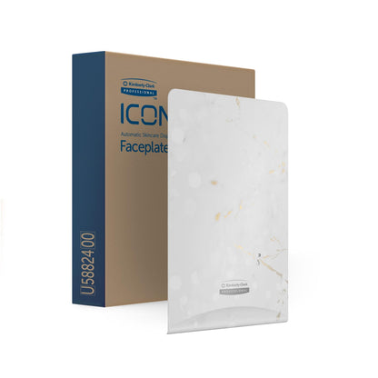 Uma placa frontal branca marmorizada Kimberly-Clark Professional™ Icon™ Dispenser Faceplate (eSkinCare, 20,32 x 27,30 x 3,81 cm) está de pé em frente a uma caixa de marca. Ideal como acessório para lavabos; código do produto U5882400 da Kimberly-Clark GmbH.