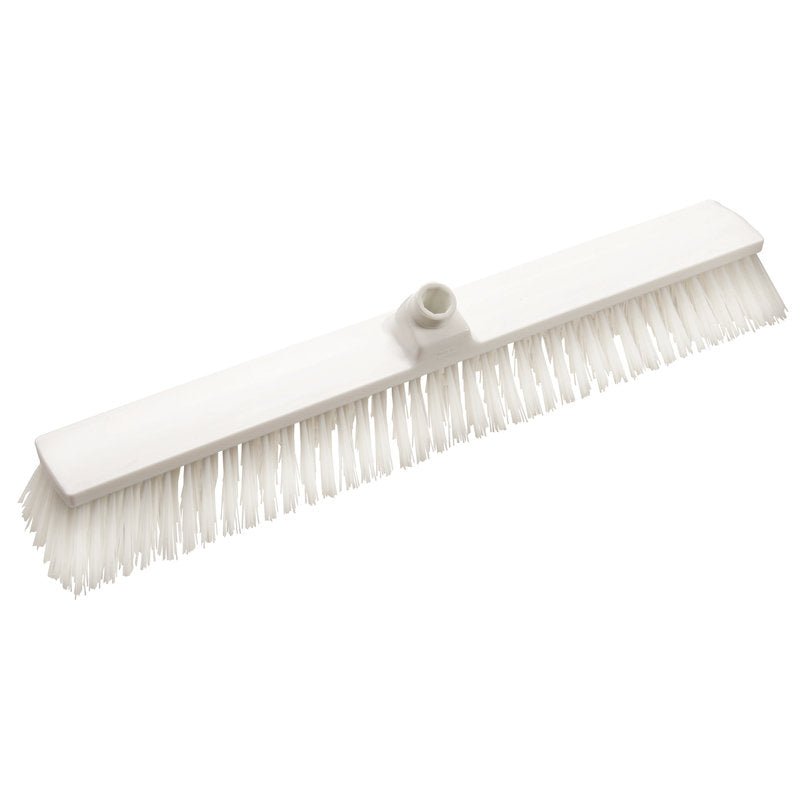 A VASSOURA DE GRANDE ÁREA Haug Bürsten KG possui cerdas de PBT rígidas e transparentes (ø 1,0 mm) e uma base de pega central. Tamanho: 600x72x65mm. Mostrado em ângulo sobre um fundo branco.