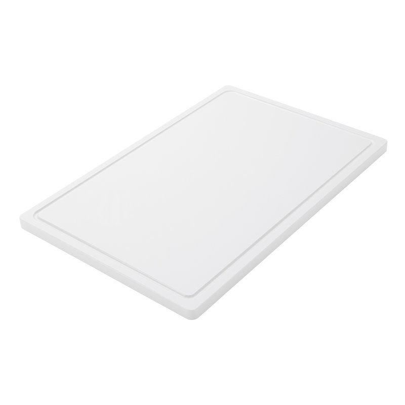 A Haug Bürsten KG TÁBUA DE CORTE GRANDE, PE, ANTIDERRAPANTE, 600X400X20MM é uma grande tábua de corte retangular branca com superfície antiderrapante e borda elevada, inclinada diante de um fundo branco - ideal para uso diário na cozinha.