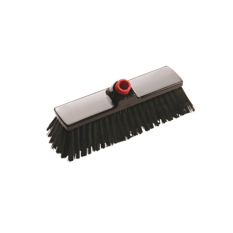 A VASSOURA DE GARAGEM IN-UP HOF-U da Haug Bürsten KG possui cerdas pretas de poliéster rígido e um corpo de plástico retangular (300x70x65mm) com conexão de cabo vermelho - perfeito como vassoura de garagem para limpeza de garagens, ilustrado em fundo branco.