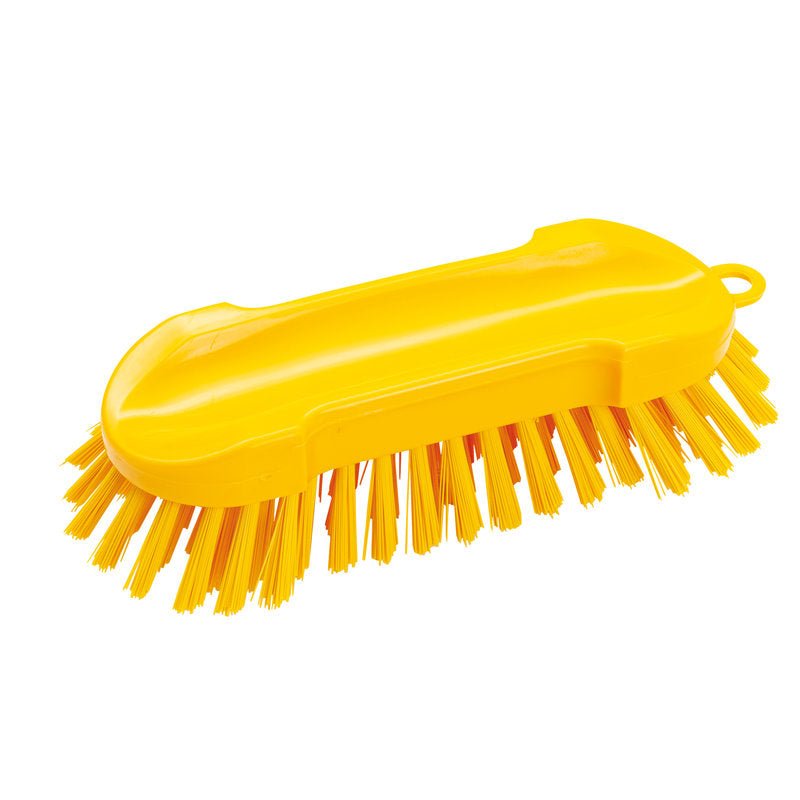 A Haug Bürsten KG WASCHBÜRSTE RUND, HART 205X65X30MM é um esfregão de plástico amarelo com cerdas duras na parte inferior e nas laterais, ideal para a limpeza de várias superfícies.