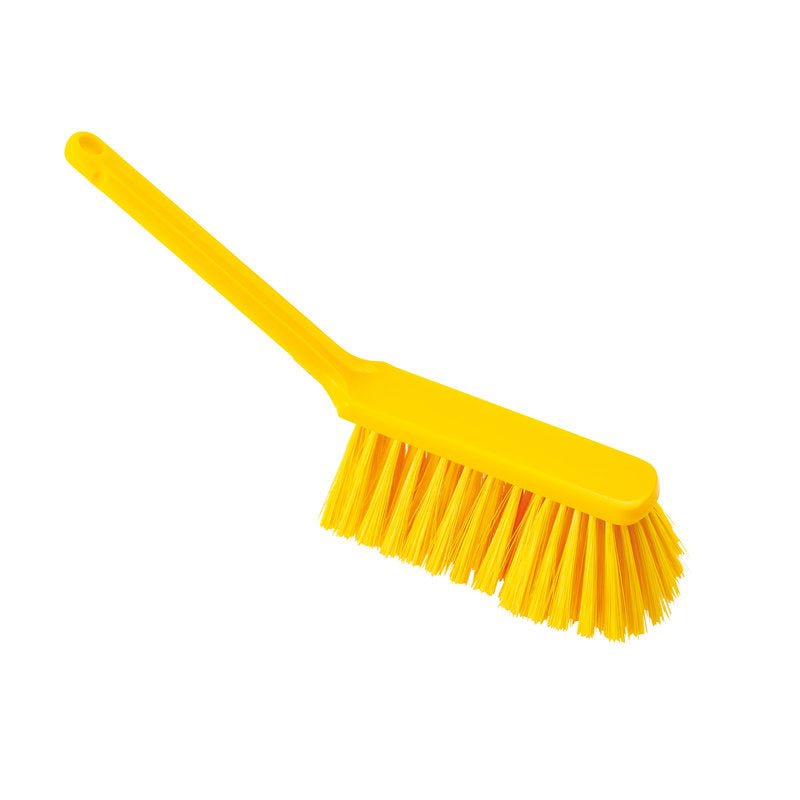 O HANDBESEN, WEICH, 310MM, UNGESCHLITZT de Haug Bürsten KG é uma vassoura amarela com cerdas macias e cabo longo, ideal para limpeza, mostrado em fundo branco.
