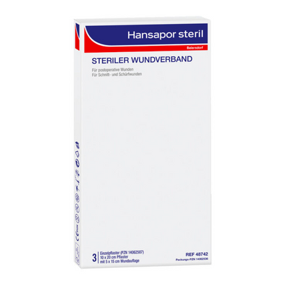 Uma caixa de compressas estéreis da marca Hansapor esteril da Beiersdorf AG, principalmente para feridas pós-operatórias e cortes, sobre fundo branco. A embalagem contém texto em alemão e números de referência do produto.