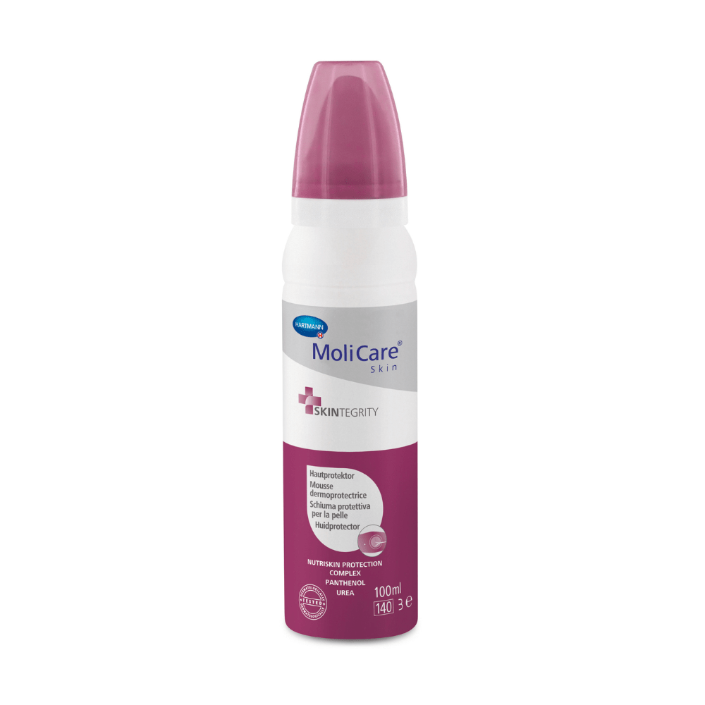 Uma garrafa de óleo de cuidado da pele protetor Hartmann MoliCare® Skin com corpo branco e tampa rosa e inscrição azul e preta está de pé sobre um fundo branco.