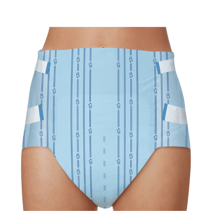 Roupa íntima de incontinência azul-clara com padrão de listras e pequenos símbolos, ilustrada da cintura até as coxas em um fundo branco. Este MoliCare® Slip maxi 9 gotas da Paul Hartmann AG oferece proteção muito alta.