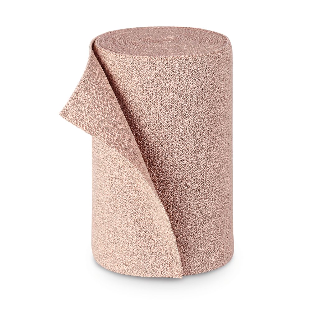 Um rolo de tecido PütterFlex de cor castanho-claro estruturado da Paul Hartmann AG, em pé, com a extremidade ligeiramente desenrolada, sobre um fundo branco.