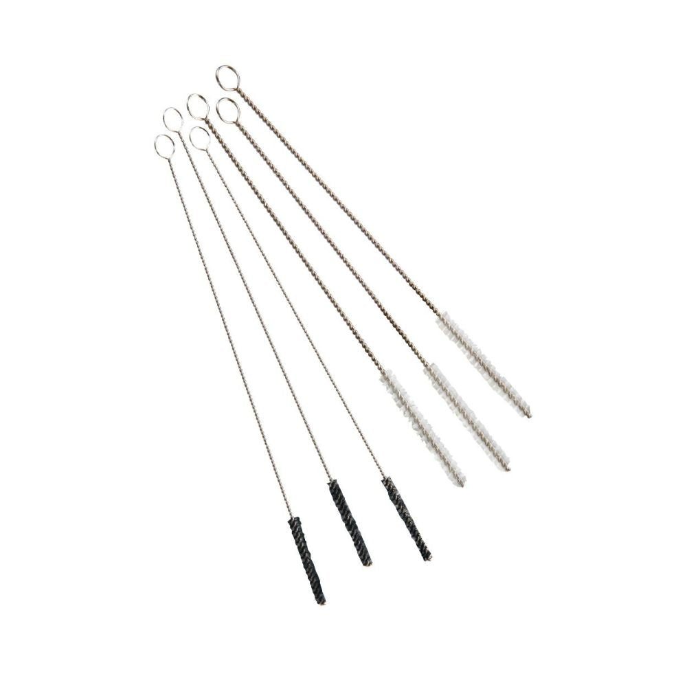 O conjunto de escovas de jato Haug com aço inoxidável V2A 6 peças de Haug Bürsten KG inclui cinco escovas de limpeza finas com cabos de aço inoxidável e extremidades em laço, com cerdas coloridas: duas pretas, duas brancas e uma cinza. Ideal para tarefas de limpeza profissional detalhadas.