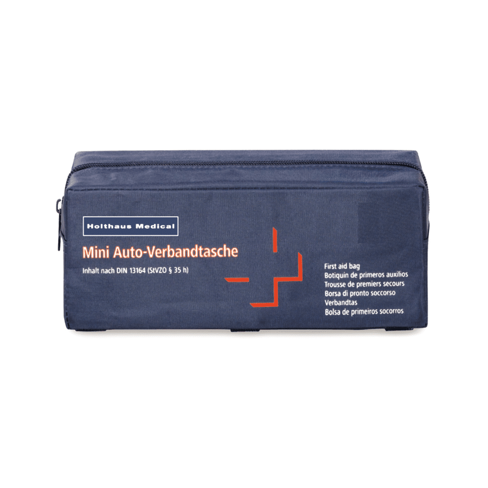 A bolsa de primeiros socorros para automóveis Holthaus Medical Mini, fabricada pela Holthaus Medical GmbH & Co. KG, é uma bolsa de primeiros socorros azul que atende às normas DIN 13164. É retangular e possui um fecho de correr, além de inscrições em alemão, inglês, francês e espanhol. As inscrições visíveis incluem "Mini bolsa de primeiros socorros para automóveis" e "Bolsa de primeiros socorros", tornando-a ideal para todas as emergências automotivas.