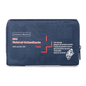 Uma bolsa de primeiros socorros azul-escura com a inscrição "Holthaus Mini Motorrad Verbandtasche DIN 13 16" em letras brancas e vermelhas. A bolsa também mostra uma pequena imagem de uma motocicleta e contém etiquetas multilingues que indicam que se trata de um equipamento de primeiros socorros de acordo com a norma DIN 13167, fabricado pela Holthaus Medical GmbH & Co. KG.