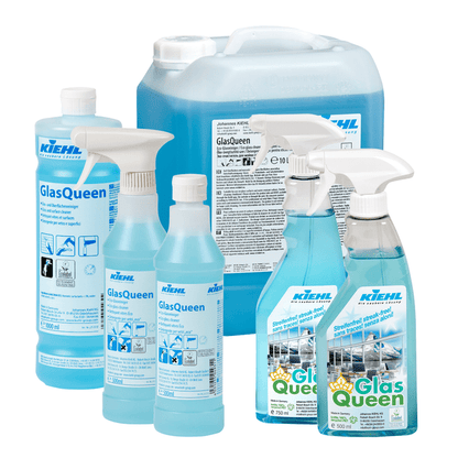 Uma seleção dos limpadores de vidros e superfícies Kiehl GlasQueen da Johannes Kiehl KG, incluindo frascos de spray, uma garrafa de 1 litro e um recipiente de 10 litros com líquido azul para limpeza de vidros e superfícies sem manchas.