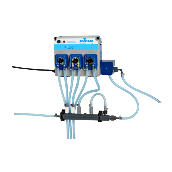 Um sistema de dosagem ARENAS-P3 da Johannes Kiehl KG montado na parede, composto por três bombas dosadoras de 18 L/h com mostradores azuis, tubos de saída transparentes e o logotipo da Kiehl na parte superior para dosagem precisa de líquidos.