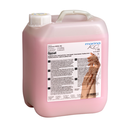 In einem rosafarbenen 5-Liter-Plastikbehälter mit weißem Deckel, der in mehreren Sprachen beschriftet ist, befindet sich die Kiehl Opysat Handwasch-Lotion der Johannes Kiehl KG, eine pH-neutrale Seife zur schonenden Handreinigung.