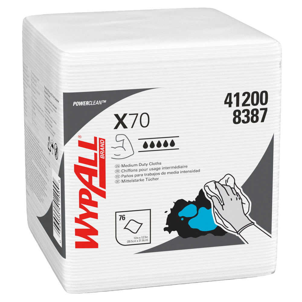 Uma pilha de toalhetes de limpeza WypAll® X70 PowerClean, dobrados em quatro, da Kimberly-Clark GmbH, em embalagem branca com impressão preta e vermelha, bem como instruções de uso e ilustrações de limpeza.
