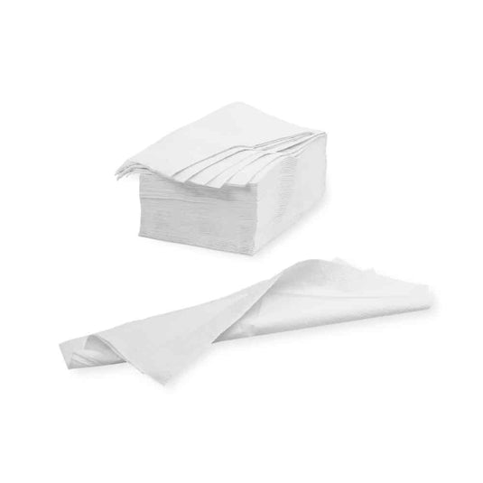 Vê-se uma pilha de toalhetes brancos dobrados da Meditrade — 39 x 30 cm | Embalagem de cartão (20 pacotes) da Meditrade GmbH — contra um fundo branco simples. Um toalhete está desdobrado e encontra-se à frente da pilha, de modo a mostrar o seu tamanho total e a realçar a sua composição de celulose de alta qualidade.
