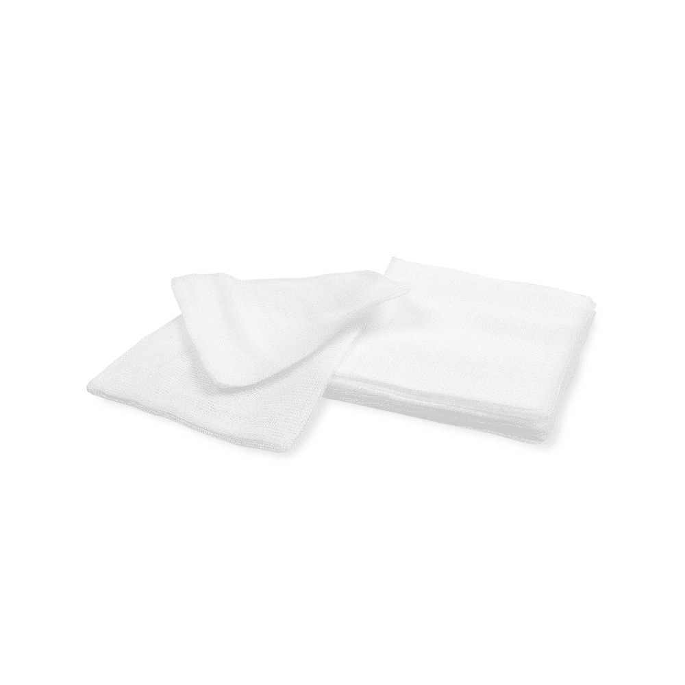 Duas toalhas brancas dobradas sobre um fundo branco simples. Uma toalha está parcialmente sobreposta à outra, mostrando sua textura macia e semelhança com a compressa de gaze Meditrade BeeSana® em instalações médicas da Meditrade GmbH.