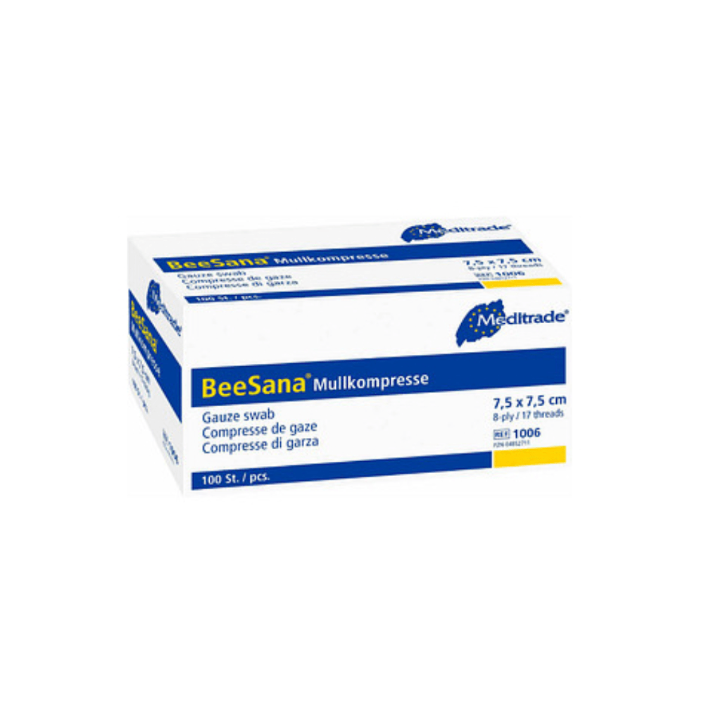 Exibida está a caixa de compressas de gaze Meditrade BeeSana®, ideal para um cuidado eficaz de feridas. A embalagem é predominantemente branca com acentos azuis e amarelos e indica o tamanho de 7,5 x 7,5 cm. Contém 100 peças estéreis e, portanto, é perfeita para qualquer necessidade de gaze médica.