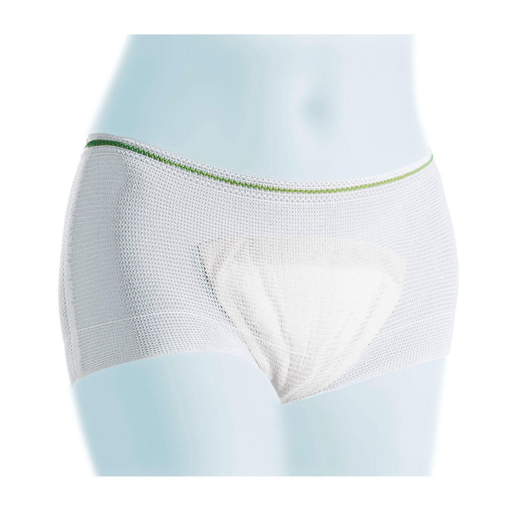 Um par de boxers Meditrade Light brancos e respiráveis com uma cintura elástica com borda verde, apresentado em um manequim com um fundo azul suave.