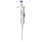 A micropipeta Altruan 10-100 µl / 20-200 µl é uma pipeta de laboratório ajustável, branca, com êmbolo azul, visor digital de volume, ponta descartável e é fornecida em uma embalagem de 200 g para fácil manuseio e armazenamento.