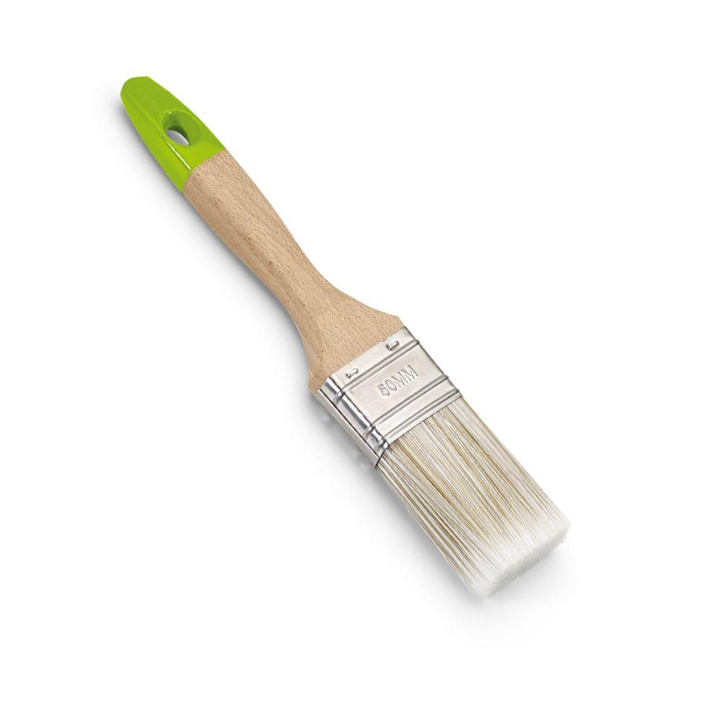 O Nölle Profi Brush Prestige Pincel de Pintura e Verniz possui um cabo de madeira, uma ponta de plástico verde e uma faixa de metal estampada de 60 mm de largura, utilizando cerdas especiais totalmente sintéticas brancas para resultados de pintura de alta qualidade.