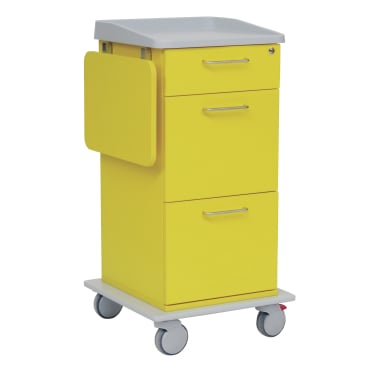 O carrinho de cuidados e trabalho Novocal é pintado de amarelo, possui três gavetas com puxadores de metal, uma prateleira lateral dobrável, uma placa cinza e um fundo cinza, bem como quatro rodas - ideal para qualquer instalação hospitalar moderna.