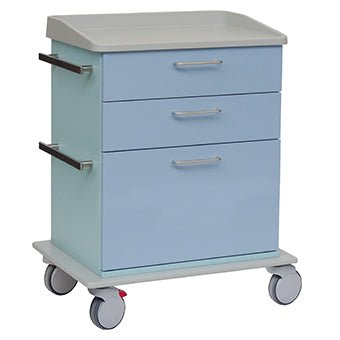 O chassis do carrinho de cuidados e trabalho Novocal tem um corpo azul claro, três gavetas, duas alças laterais e quatro rodas (uma com alavanca de freio vermelha). Sua placa branca tem bordas elevadas - ideal para uso em lares de idosos. Embalagem: 1 peça.
