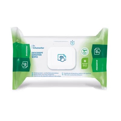 Uma embalagem de Dr. Schumacher Descosept Sensitive Wipes BIO (100 toalhetes) da Dr. Schumacher GmbH tem uma embalagem verde e branca com o nome do produto, símbolos e uma abertura central de plástico para a retirada destes toalhetes biodegradáveis.