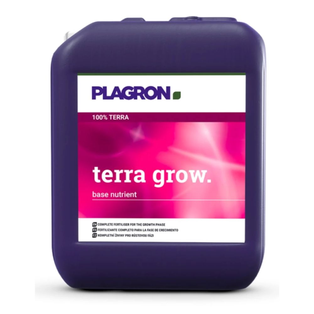 Ein violetter Behälter mit der Aufschrift „Plagron Terra Grow“ von Bertels B.V. weist ein rosa-weißes Design auf. Es handelt sich um einen mineralbasierten Volldünger, der ein schnelles Pflanzenwachstum während der Wachstumsphase fördert, mit mehrsprachigem Text.