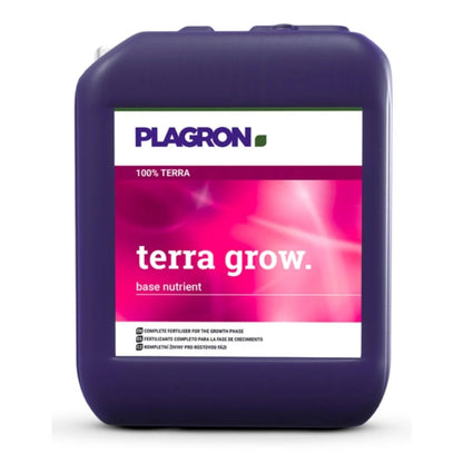 Um recipiente violeta com a inscrição “Plagron Terra Grow” da Bertels B.V. apresenta um design rosa e branco. Trata-se de um fertilizante completo à base de minerais que promove um rápido crescimento das plantas durante a fase de crescimento, com texto multilíngue.