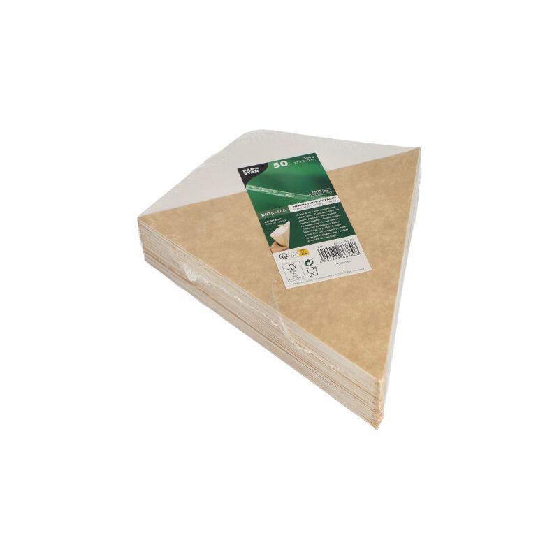 Uma pilha de PAPSTAR "pure" batatas fritas em forma triangular com canto para molho, envoltas em uma embalagem plástica transparente, lembra uma embalagem ToGo. Na bolsa superior, há um rótulo verde com texto e símbolos que enfatizam o caráter ecológico.