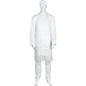 Um manequim branco veste o avental descartável Abena Re-Seller GmbH, bloqueado, 75x125 cm, 18 my LDPE, branco (pacote com 50 peças) sobre calças brancas combinando, em pé diante de um fundo branco simples.