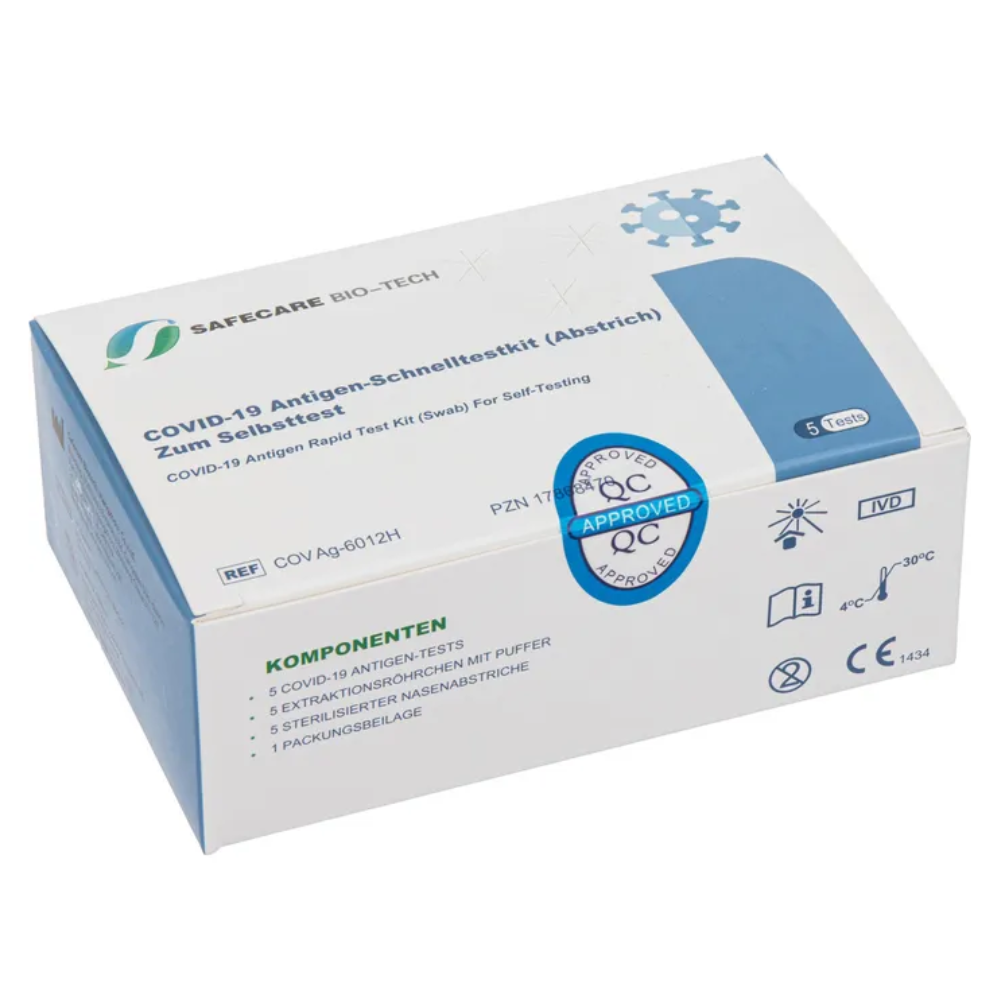 Uma caixa azul e branca com a inscrição "Safecare Laientest 5er COVID-19 Antigen Rapid Test | Packung (5 Stück)" da Safecare. Este kit de auto-teste contém cinco testes, é certificado CE e fornece resultados em apenas 15 minutos com instruções de armazenamento entre 2 °C e 30 °C.