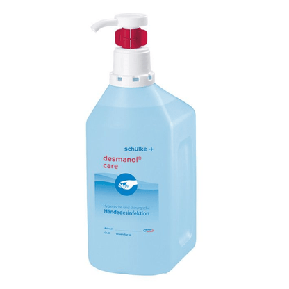 Uma garrafa de desinfetante para mãos Schülke desmanol® care com dispensador de bomba, rótulos em azul e branco com texto predominantemente em alemão e a inscrição “Fórmula de cuidado da pele” da Schülke & Mayr GmbH.