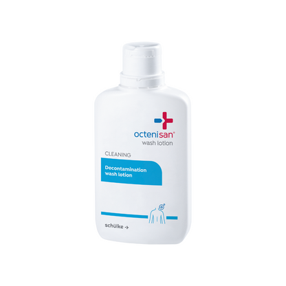 Uma garrafa de plástico branca Schülke Octenisan Waschlotion da Schülke & Mayr GmbH com tampa flip-top. O rótulo com detalhes em azul descreve a solução de limpeza antisséptica para a pele destinada a instalações médicas.