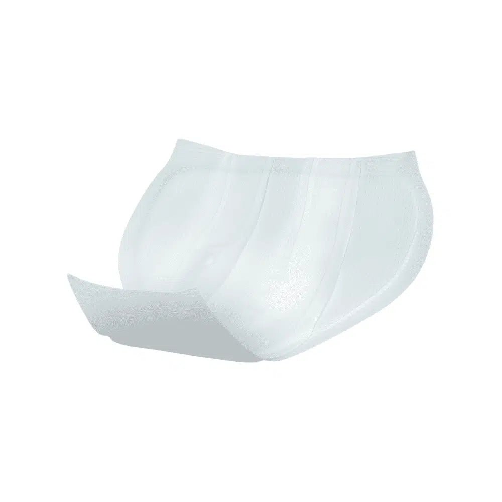 Um par de roupa interior feminina branca e transparente com absorvente para incontinência Seni Man Extra para homens - 15 peças | Embalagem (15 peças) em fundo branco da TZMO Deutschland GmbH.