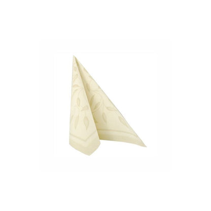 Um guardanapo creme dobrado em triângulo da "ROYAL Collection" da PAPSTAR com um padrão discreto de folhas embeleza qualquer decoração de mesa.