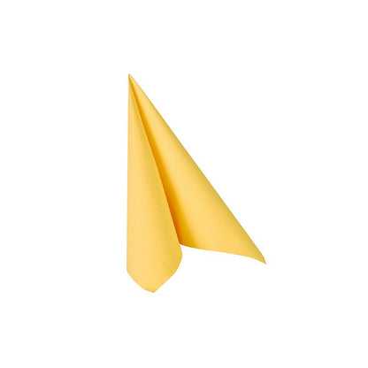 Um único guardanapo amarelo da "ROYAL Collection" da PAPSTAR (40 cm x 40 cm, dobra 1/4) está dobrado em triângulo e adorna um fundo branco simples, conferindo uma nota elegante a qualquer decoração de mesa.