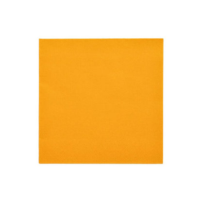 Um guardanapo quadrado laranja da PAPSTAR "ROYAL Collection" guardanapos 1/4-dobra 40 cm x 40 cm da PAPSTAR GmbH destaca-se bem sobre um fundo branco e confere uma nota elegante à sua decoração de mesa.
